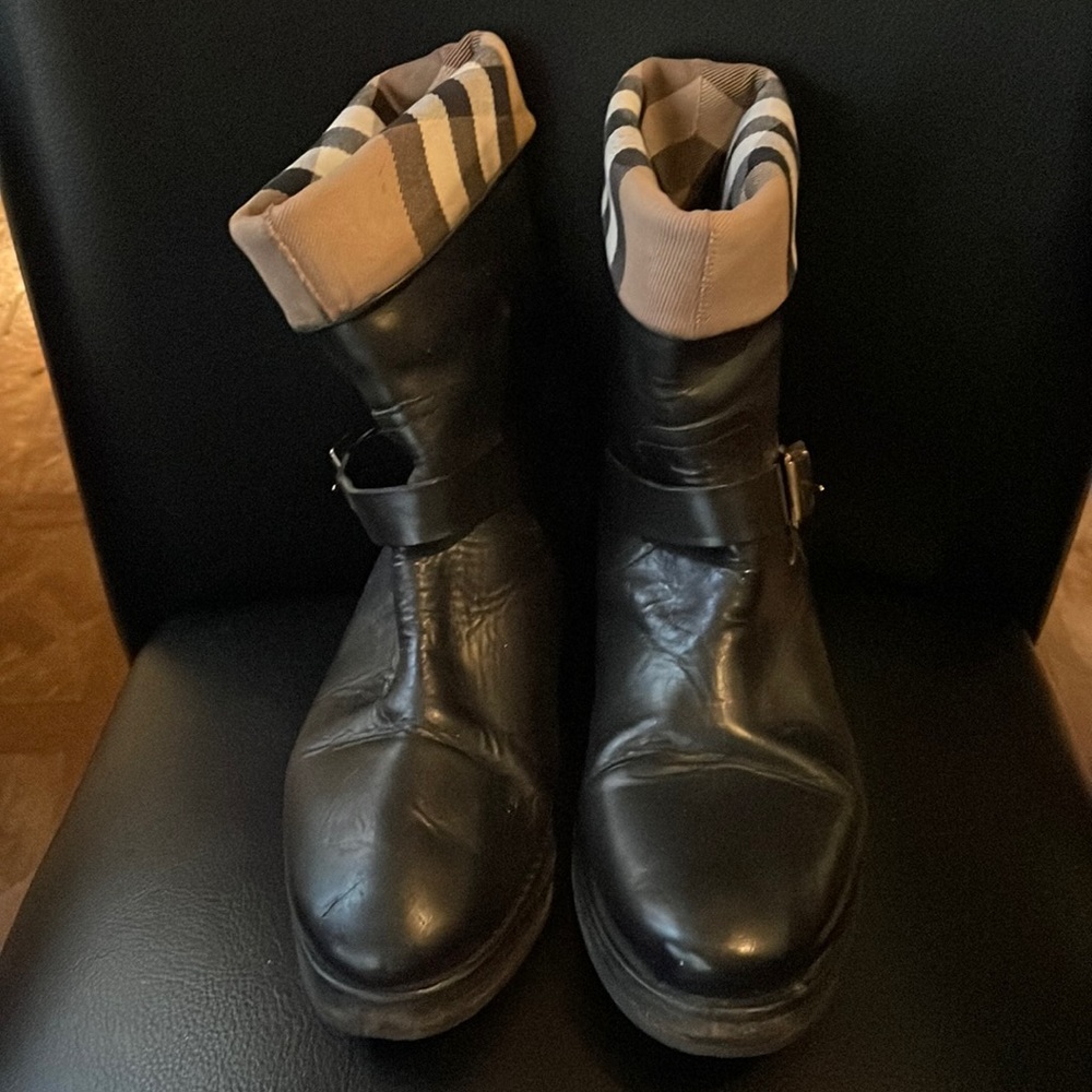Burberry ankle boots 391/2
